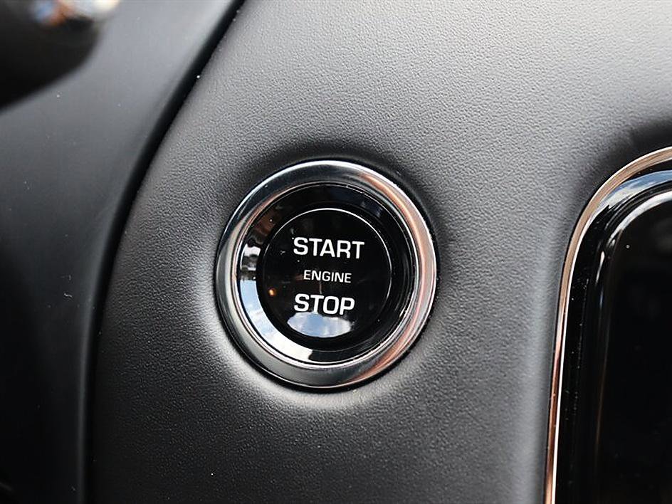 Used 2015 Jaguar XJ L Portfolio AWD/4WD image 37