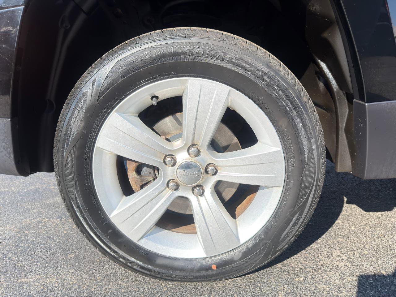 Used 2015 Jeep Patriot Latitude AWD/4WD image 12