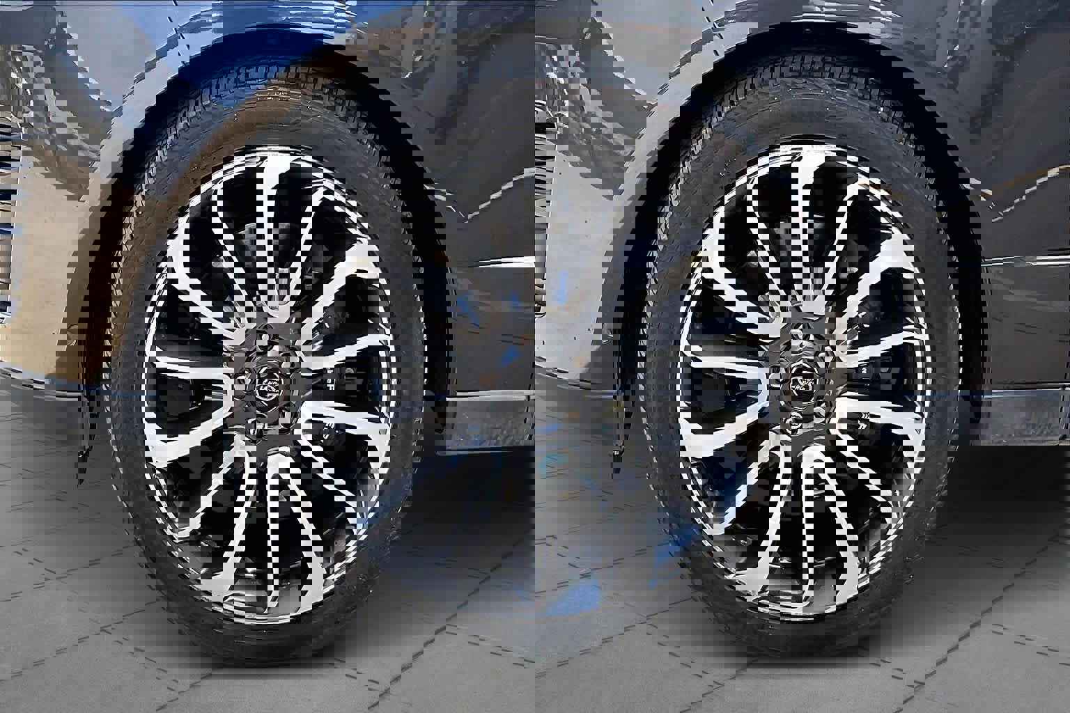 Used 2022 Land Rover Range Rover Westminster Edition image 11