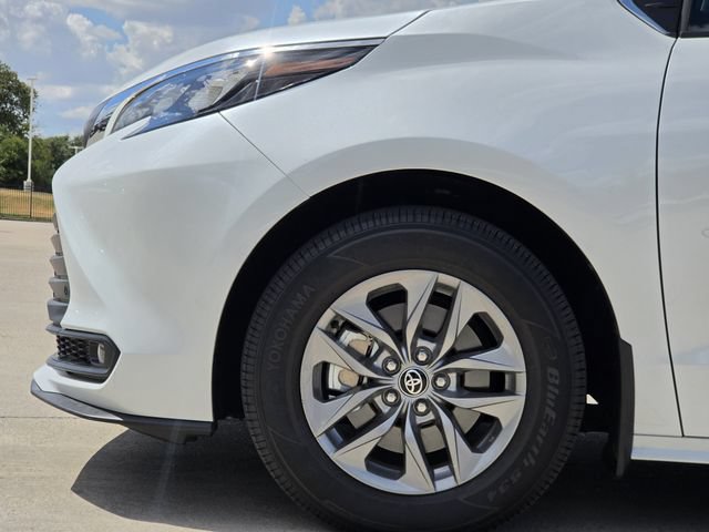 Certified 2026 Toyota Sienna XLE FWD image 7