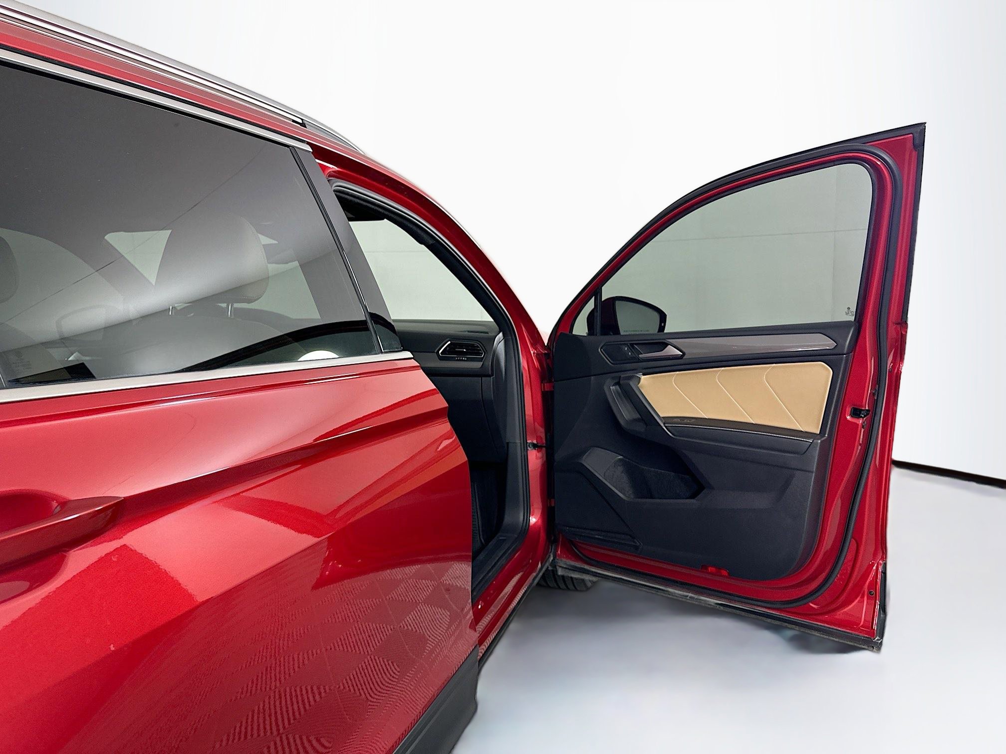 Used 2022 Volkswagen Tiguan SE AWD/4WD image 30