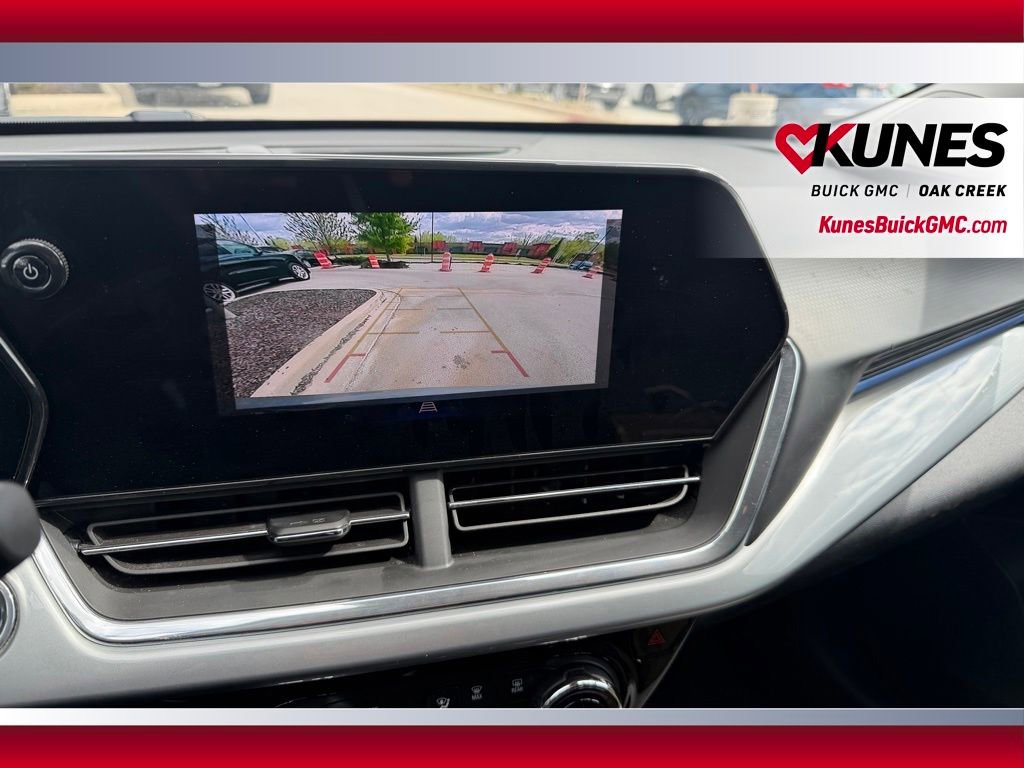 Used 2025 Chevrolet Trax LT FWD image 25