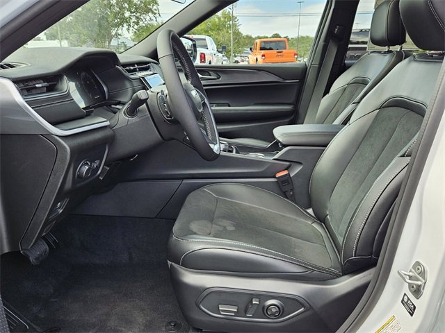 New 2025 Jeep Grand Cherokee L Altitude image 3