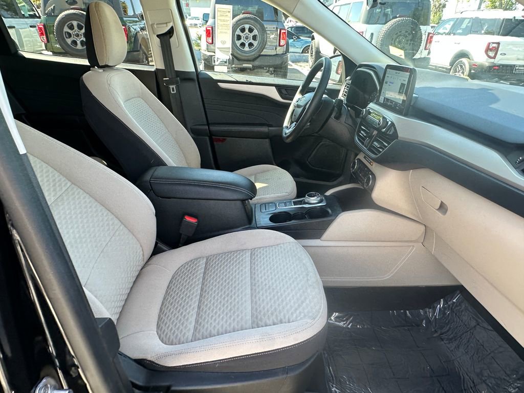 Used 2022 Ford Escape SE w/ Convenience Package FWD image 16