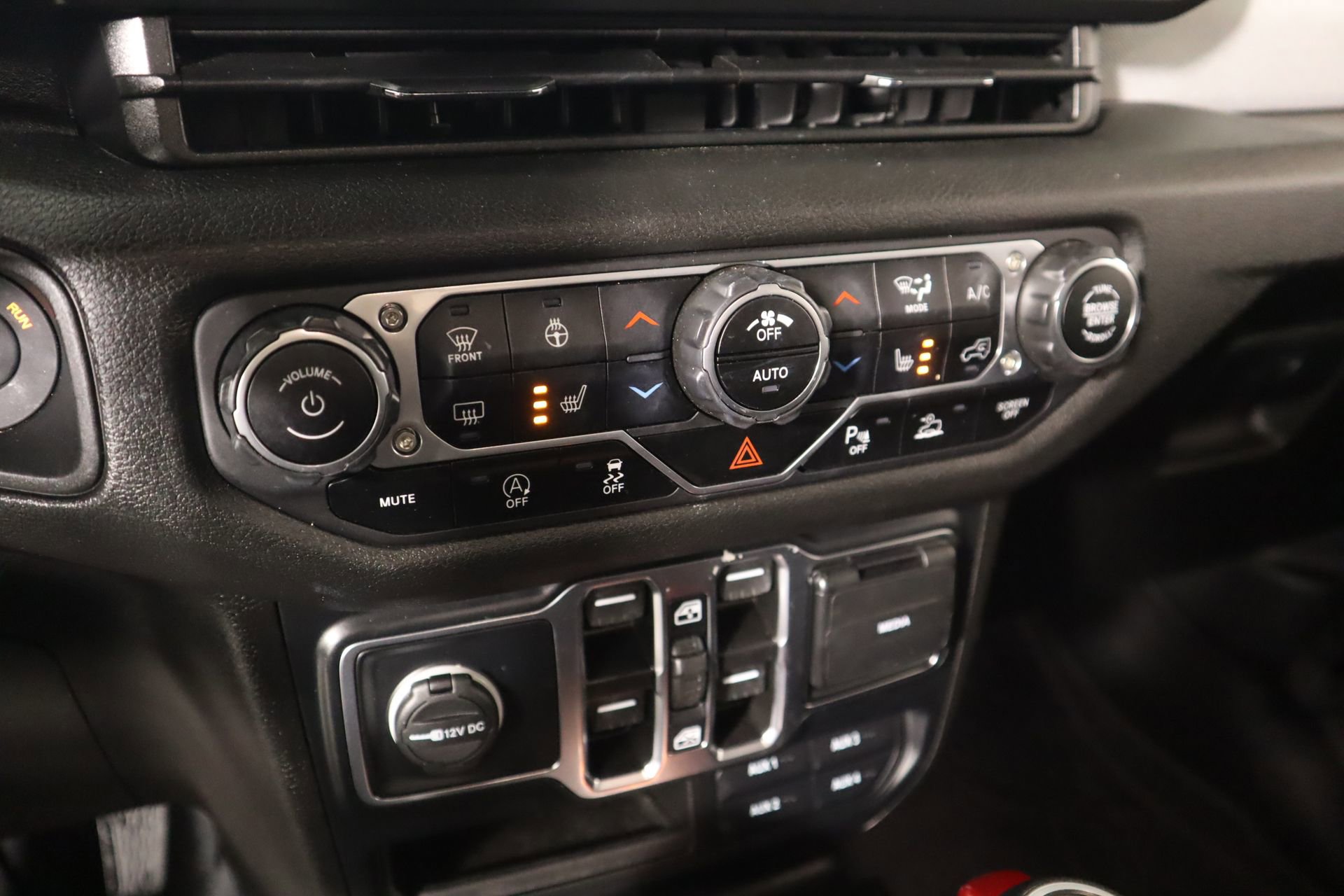 Used 2024 Jeep Wrangler Sport S image 7