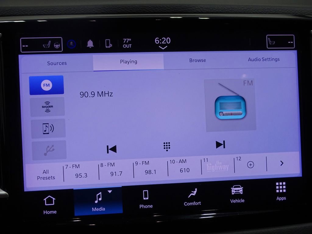 Used 2023 Chrysler Pacifica Touring-L image 33