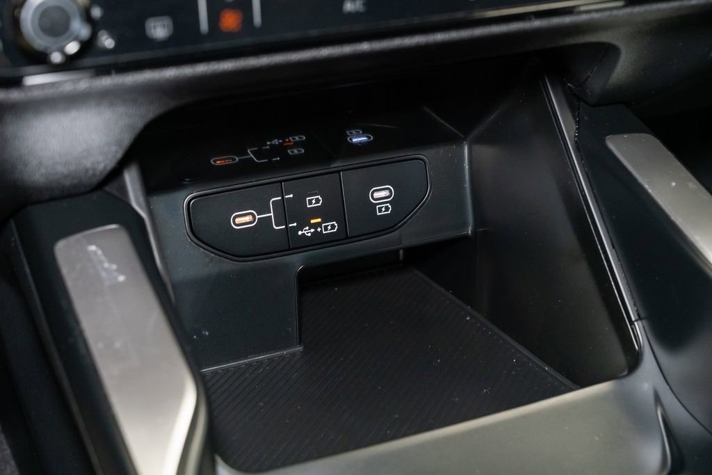 Certified 2025 Kia Sorento LX image 19