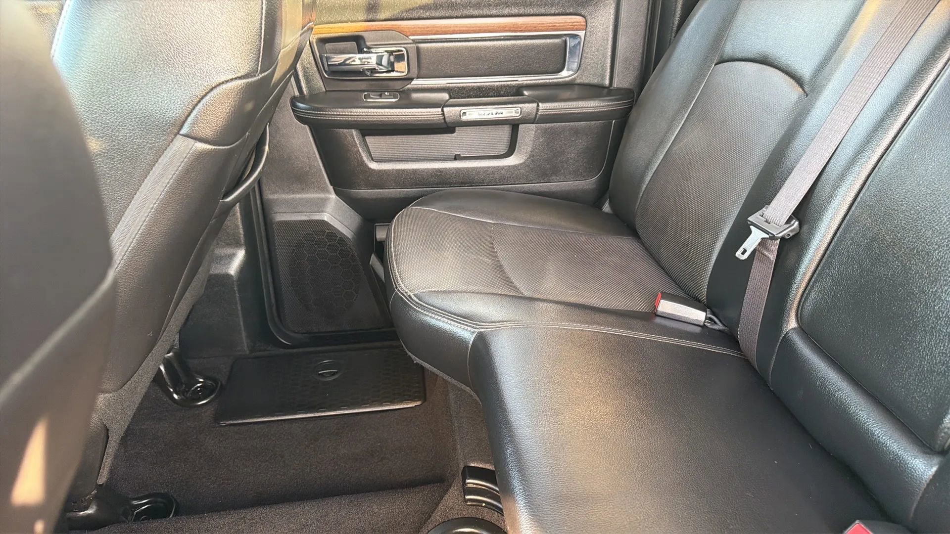 Used 2016 RAM 3500 Laramie image 37