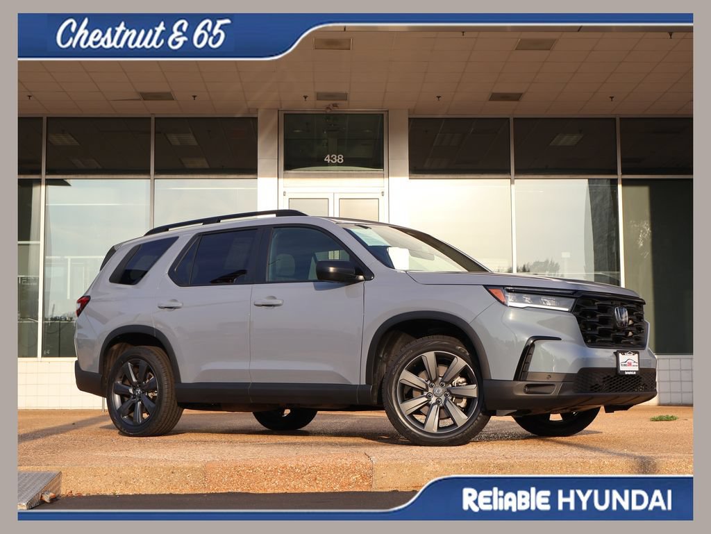 Used 2025 Honda Pilot Sport image 1