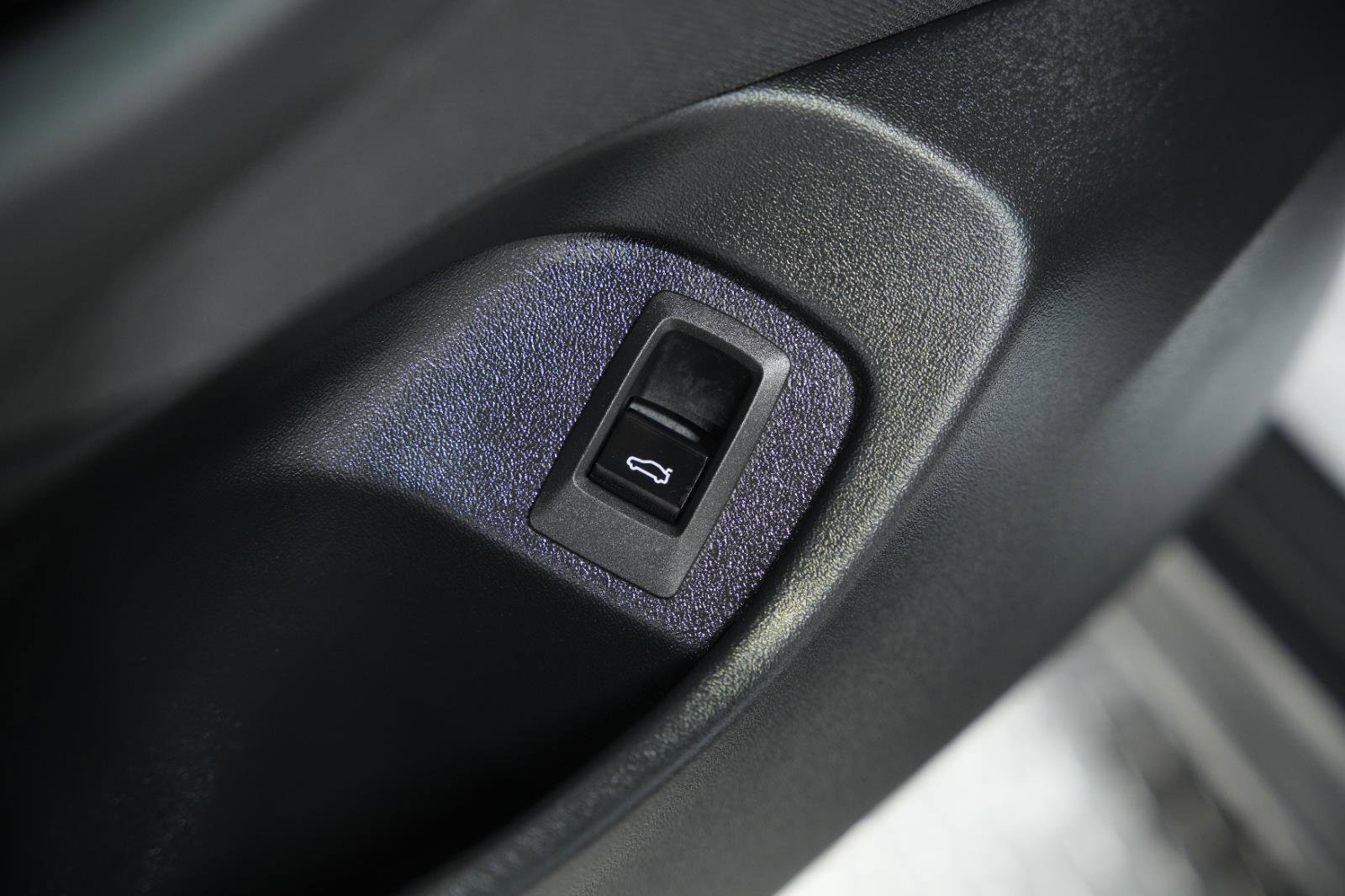 Used 2026 BMW 530i xDrive w/ Premium Package image 27