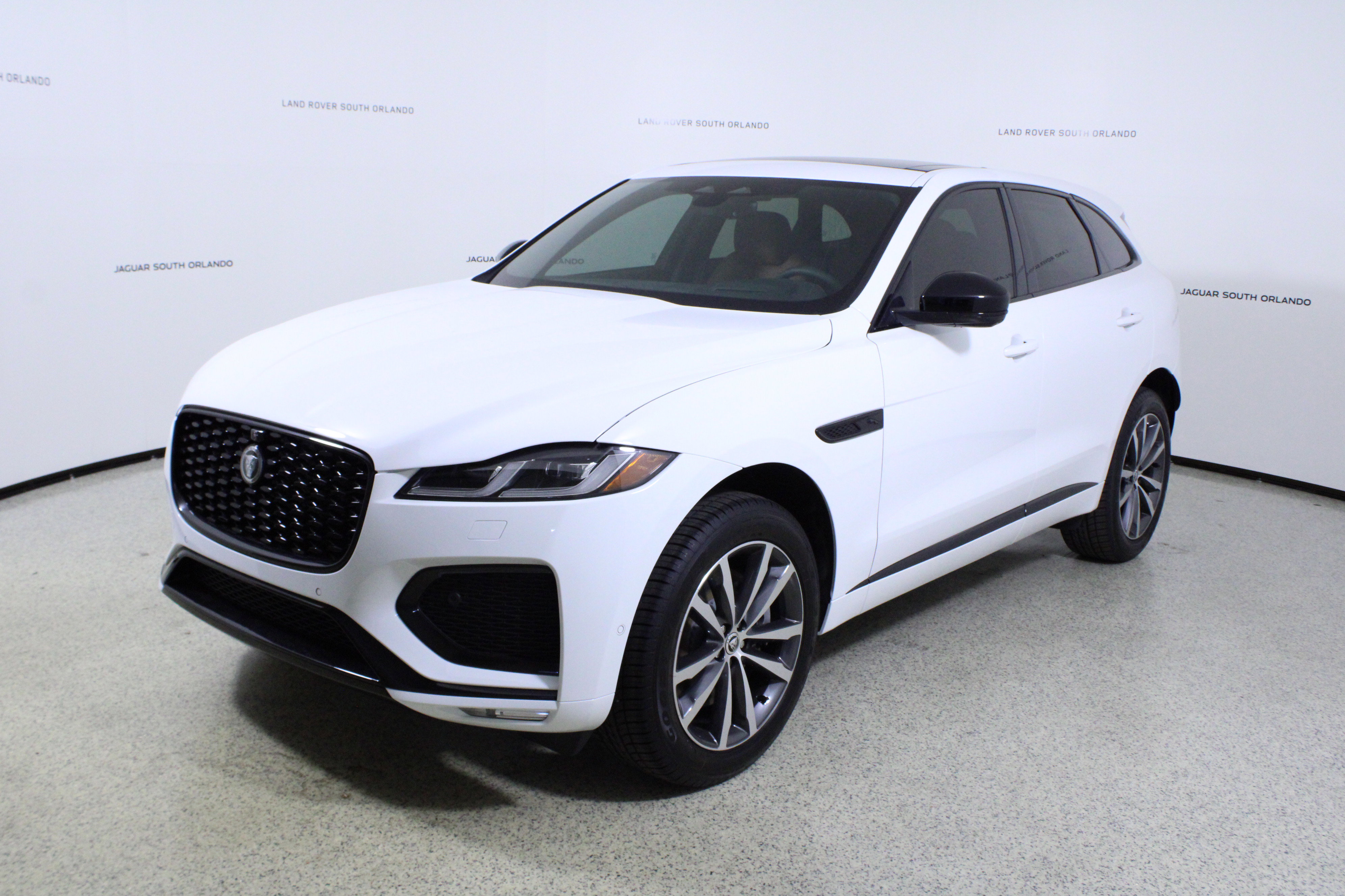 New 2026 Jaguar F-PACE R-Dynamic S image 4