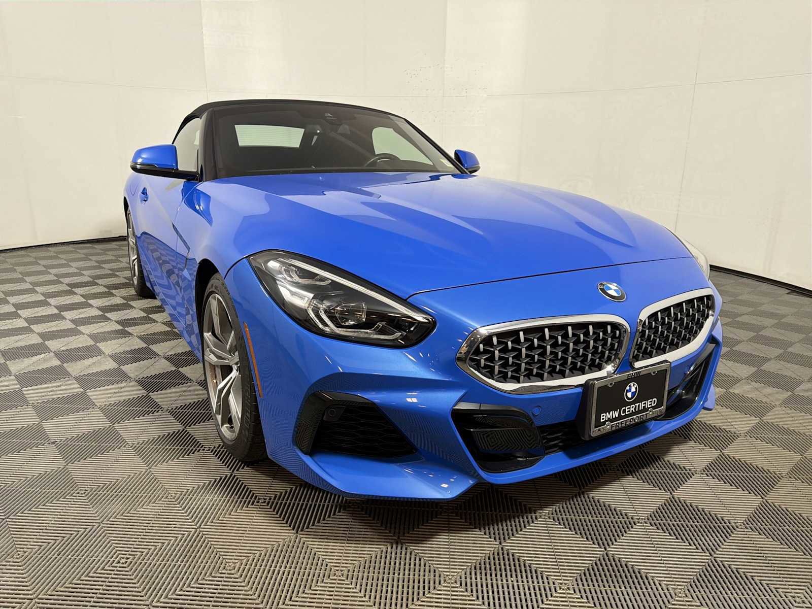 Certified 2022 BMW Z4 sDrive30i w/ M Sport Package image 2