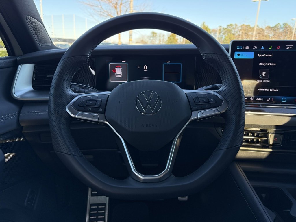 Used 2025 Volkswagen Tiguan SE R-Line image 14