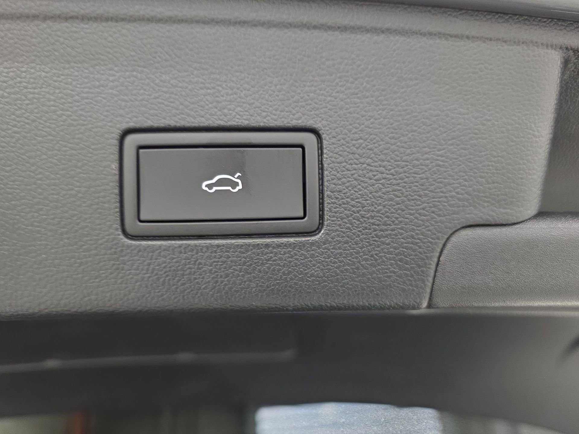 Used 2025 Volkswagen Atlas Cross Sport SE image 13