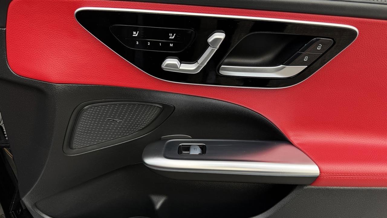 Used 2023 Mercedes-Benz C 300 4MATIC Sedan image 43