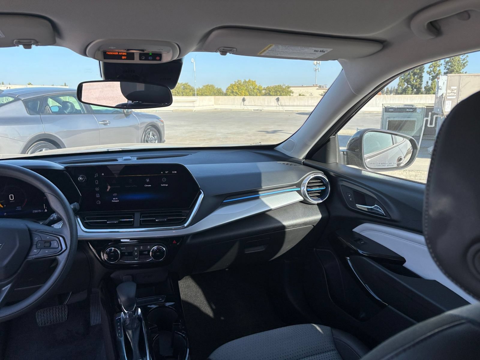 Used 2025 Chevrolet Trax LT FWD image 33