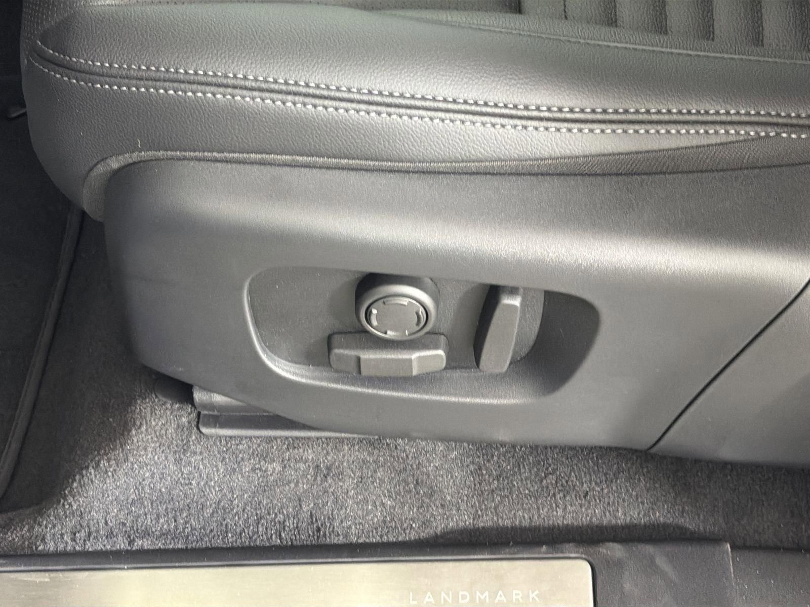 New 2026 Land Rover Discovery Sport Landmark image 24