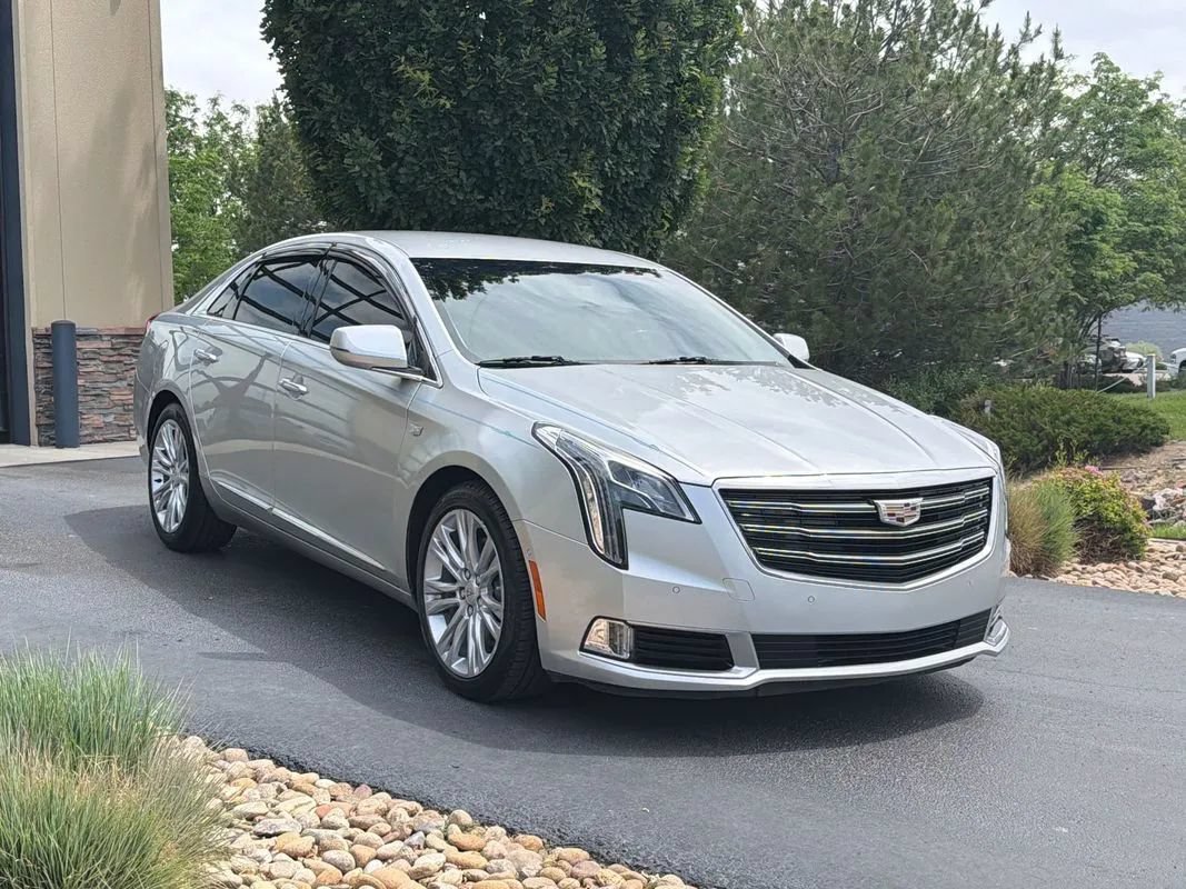 Used 2018 Cadillac XTS Luxury FWD image 3
