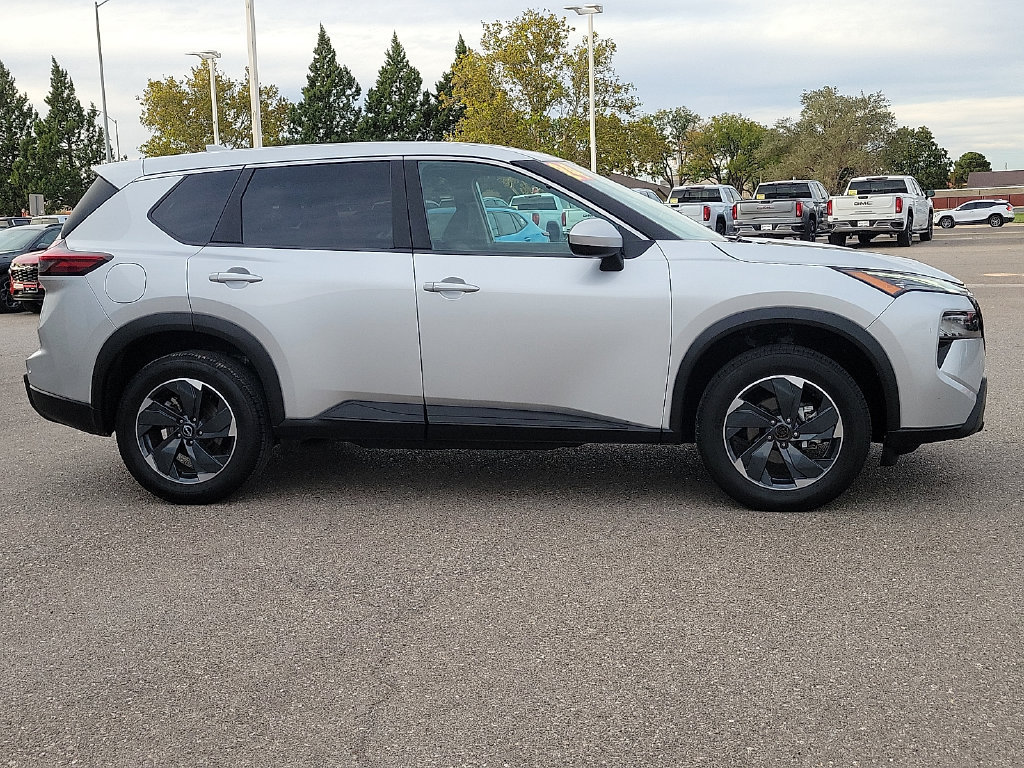 Used 2024 Nissan Rogue SV AWD/4WD image 14