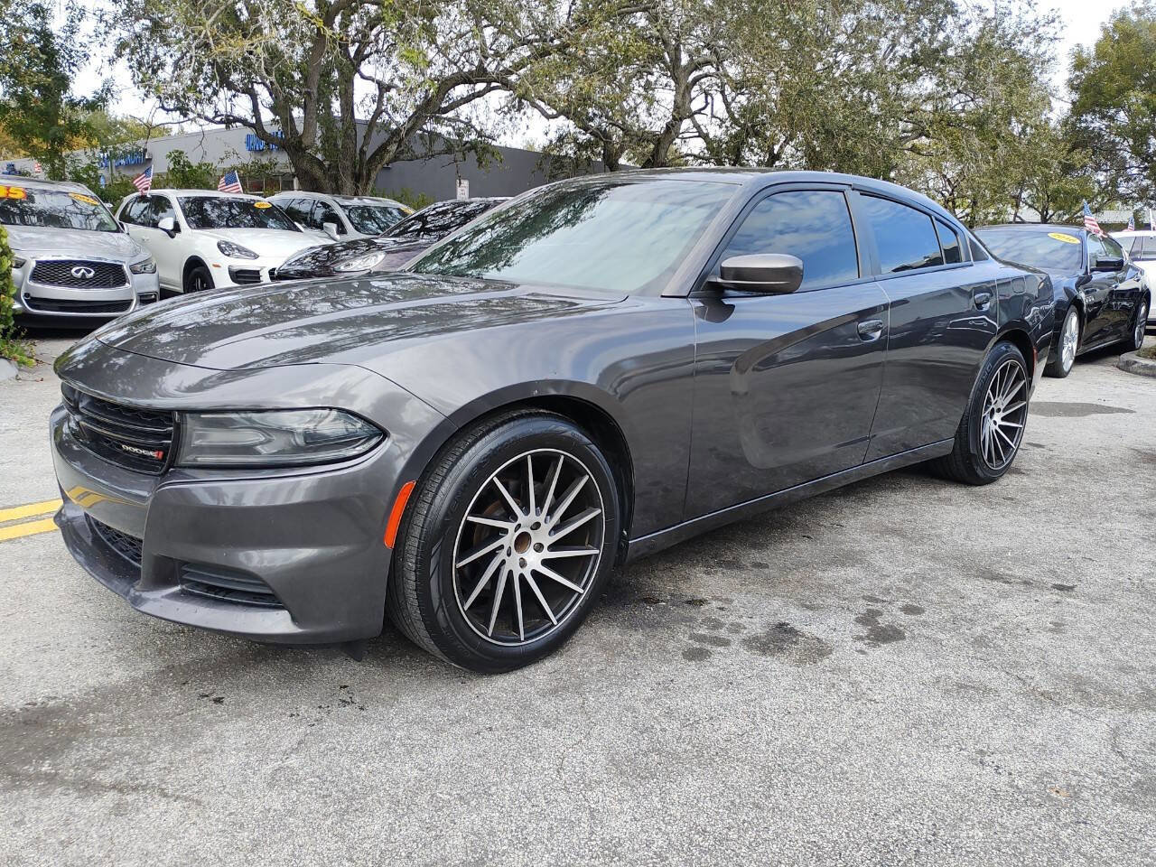 Used 2020 Dodge Charger SXT w/ Leather Interior Group image 4