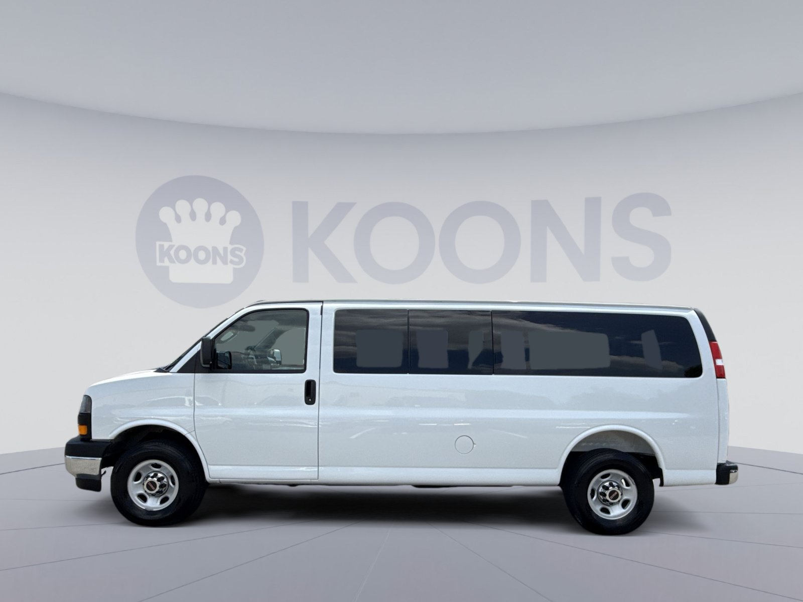 Used 2025 GMC Savana 3500 LT w/ LT Preferred Equipment Group RWD image 2