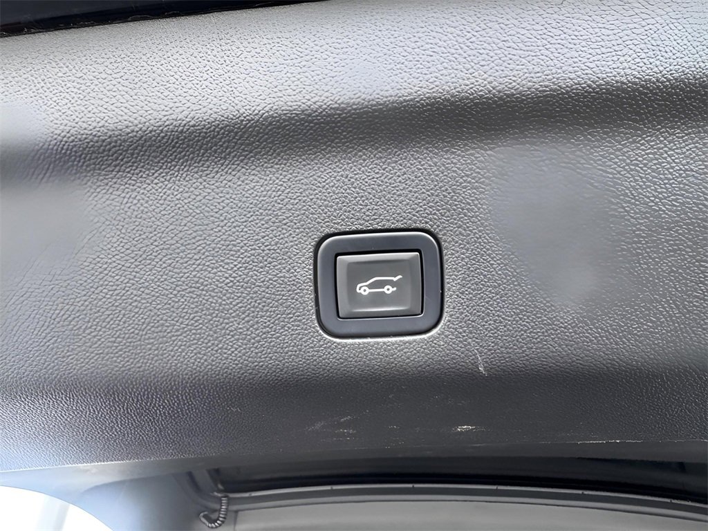 Used 2022 GMC Yukon AT4 w/ AT4 Premium Package image 28