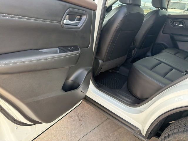 Used 2023 Nissan Rogue SV w/ SV Premium B Package AWD/4WD image 11