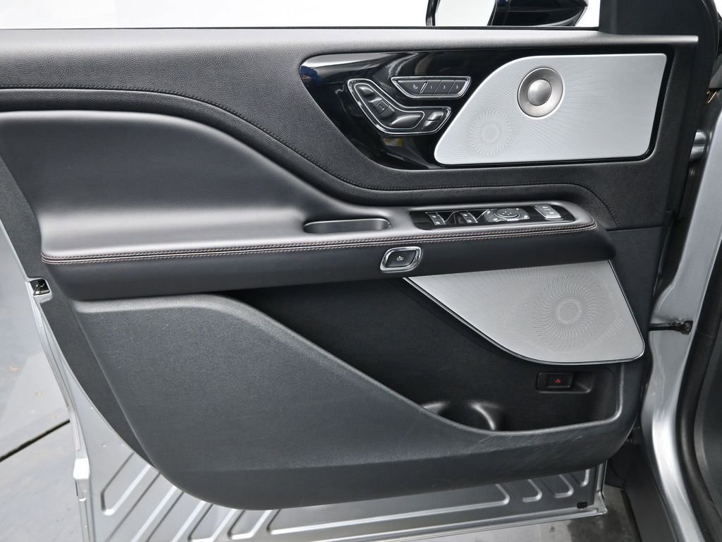 Used 2023 Lincoln Aviator Reserve w/ Equipment Group 201A image 28