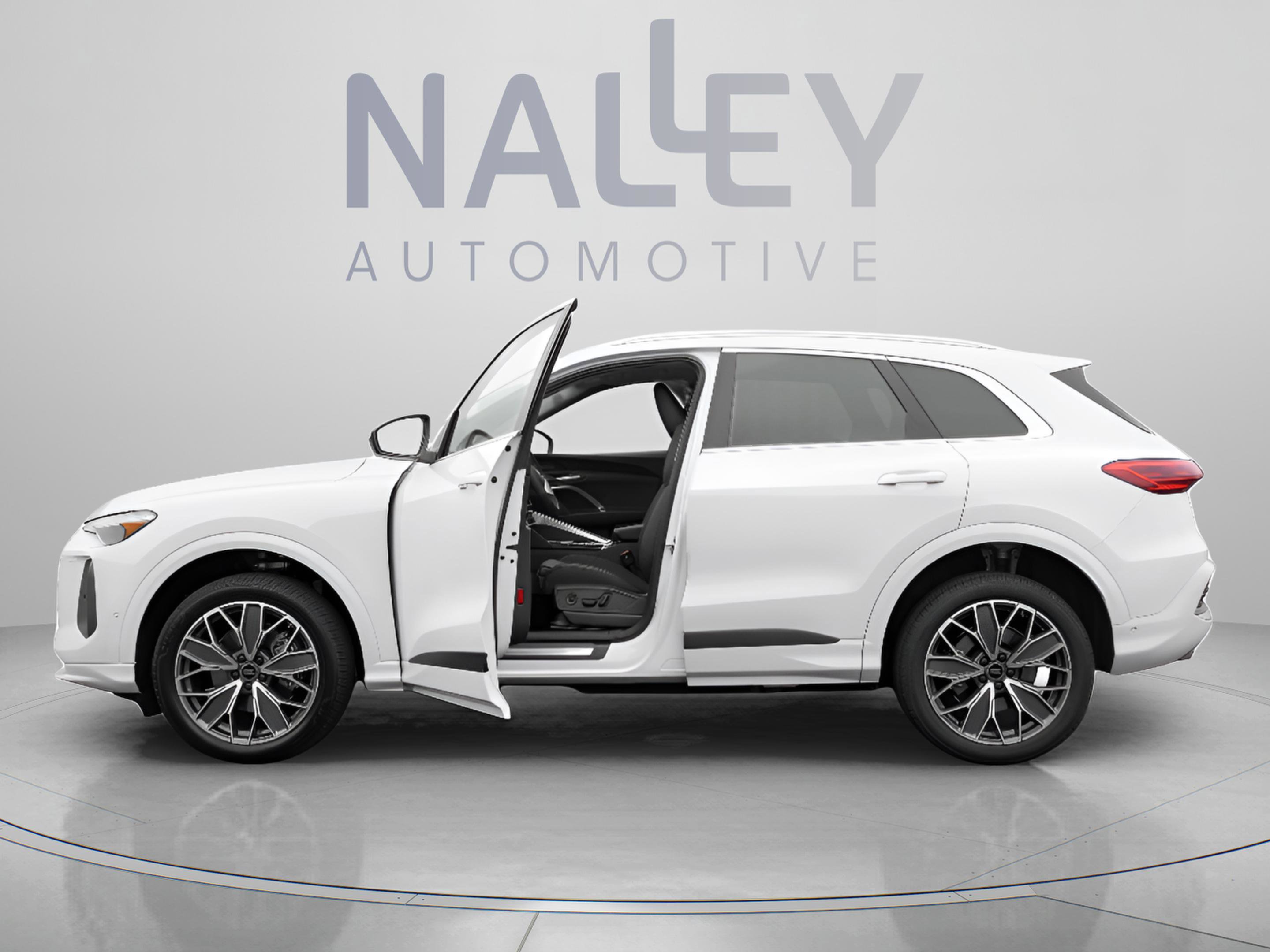Used 2025 Audi Q5 Premium Plus w/ Premium Plus AWD/4WD image 4