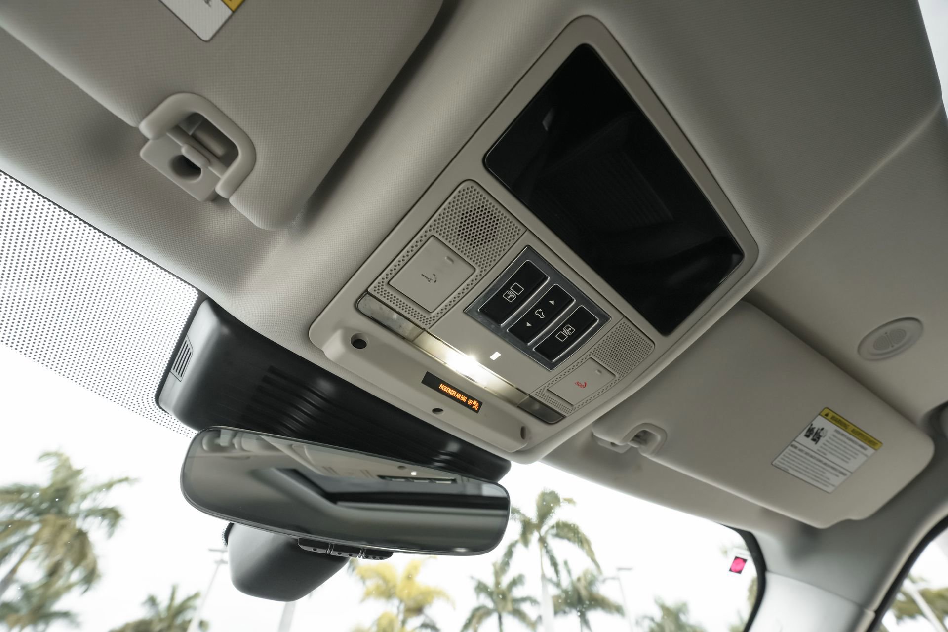 Used 2024 Land Rover Discovery S image 20