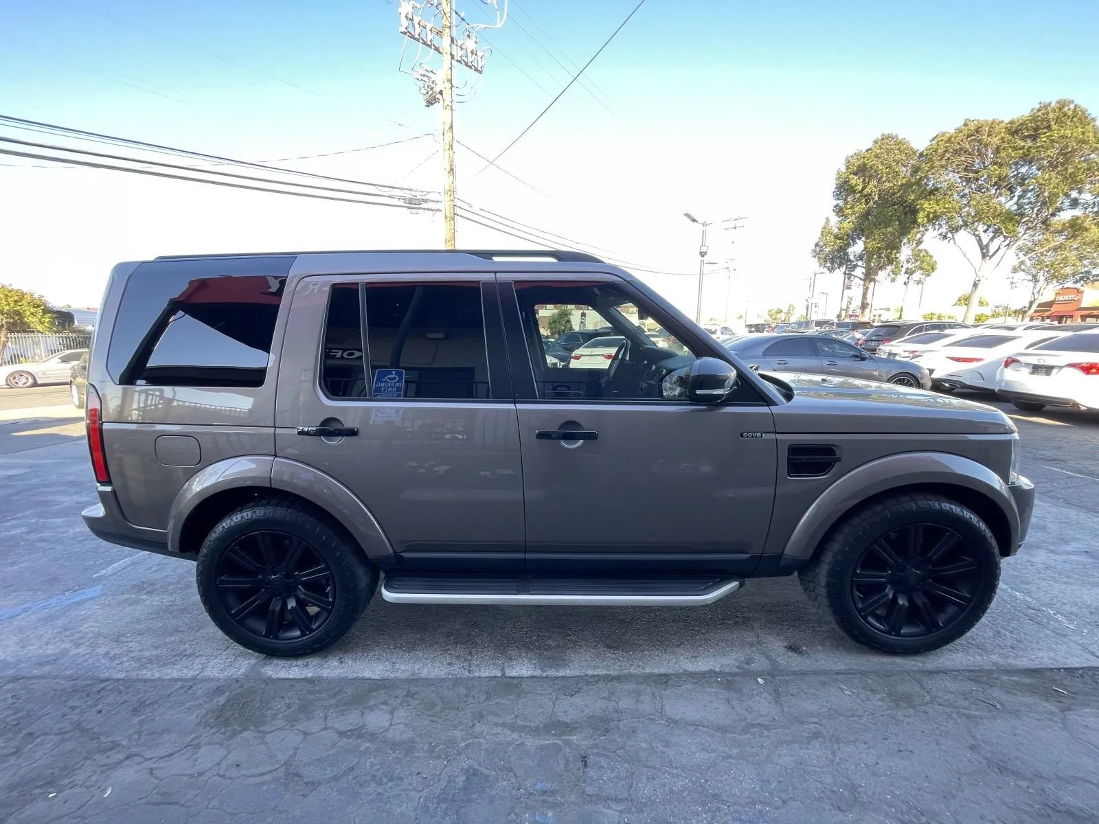 Used 2016 Land Rover LR4 HSE Silver Edition AWD/4WD image 4