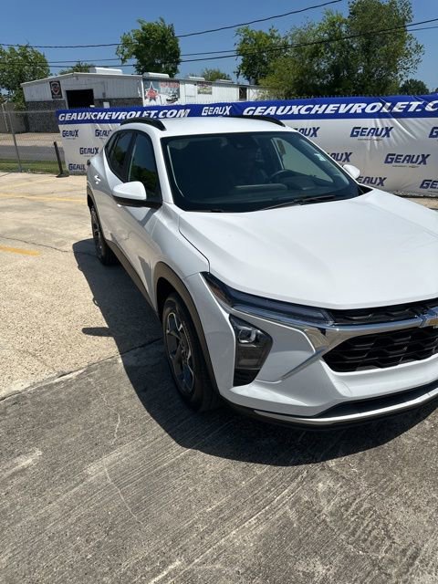 Used 2025 Chevrolet Trax LT w/ LT Convenience Package image 32