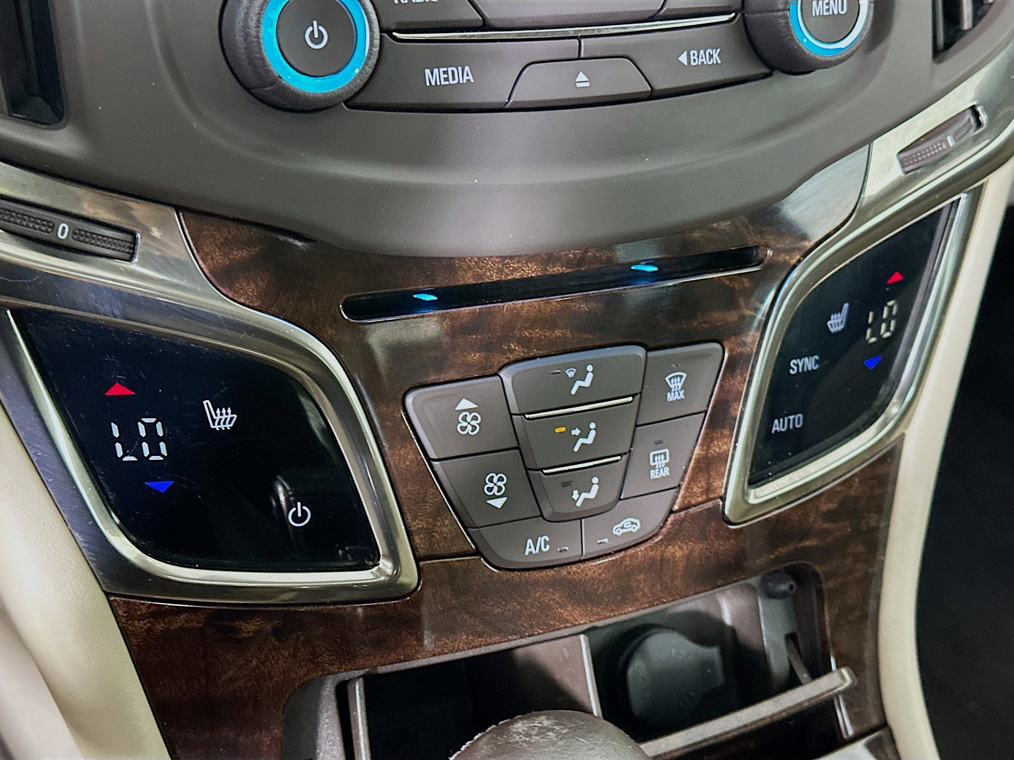 Used 2016 Buick LaCrosse Leather FWD image 23