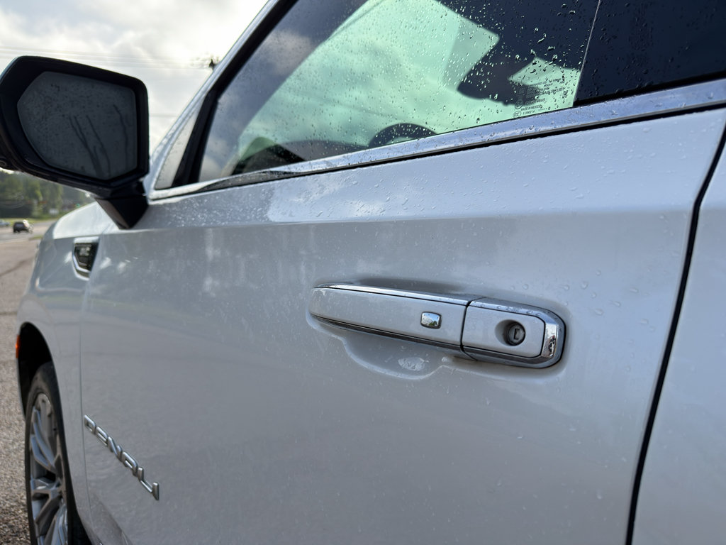 Certified 2021 GMC Yukon Denali w/ Denali Premium Package RWD image 19