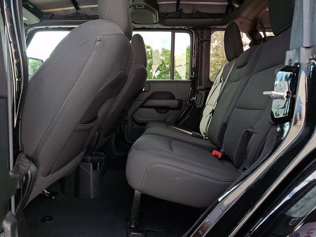 Used 2022 Jeep Wrangler Unlimited Sahara w/ Cold Weather Group AWD/4WD image 13
