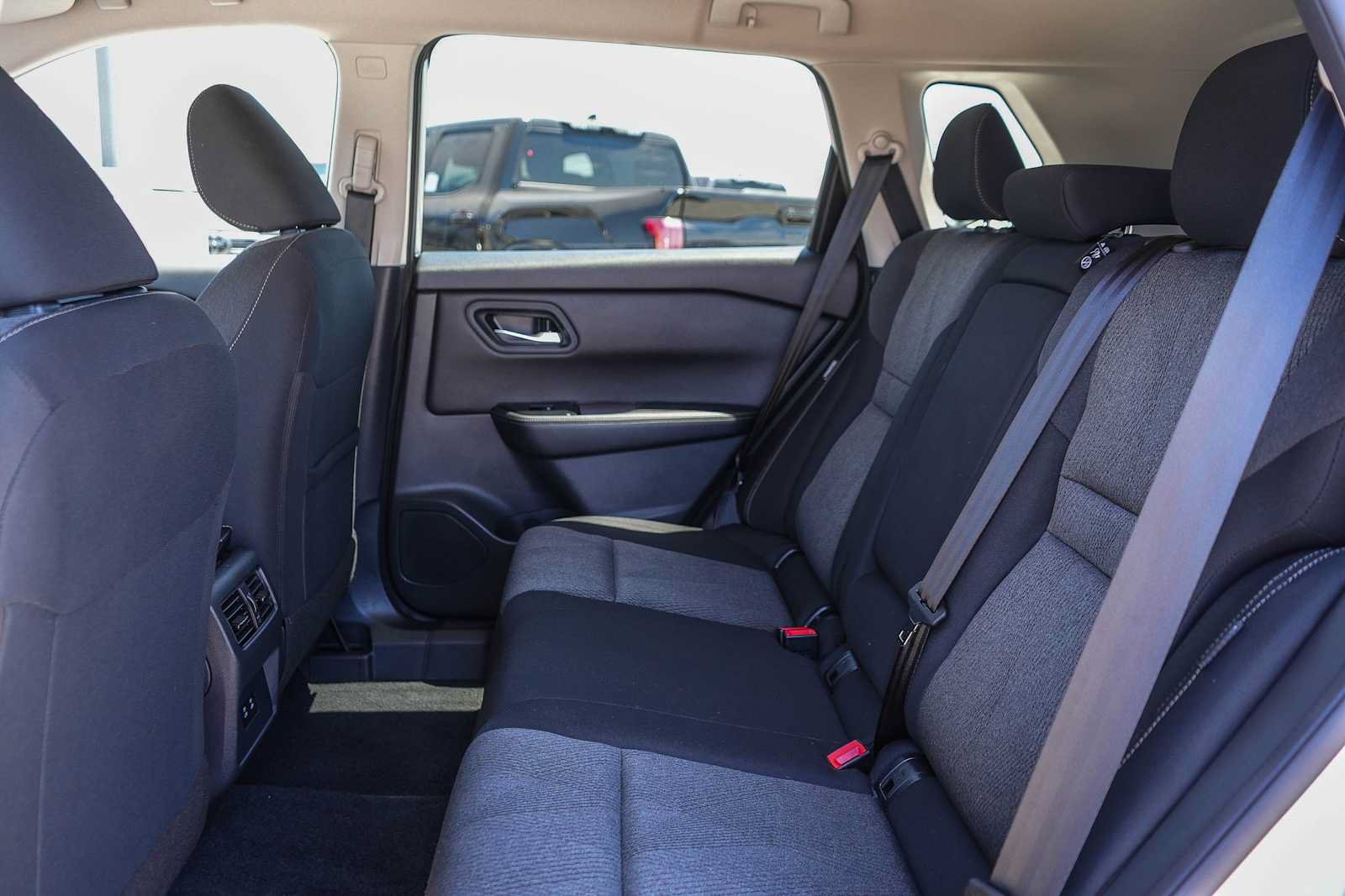 Used 2025 Nissan Rogue SV AWD/4WD image 18