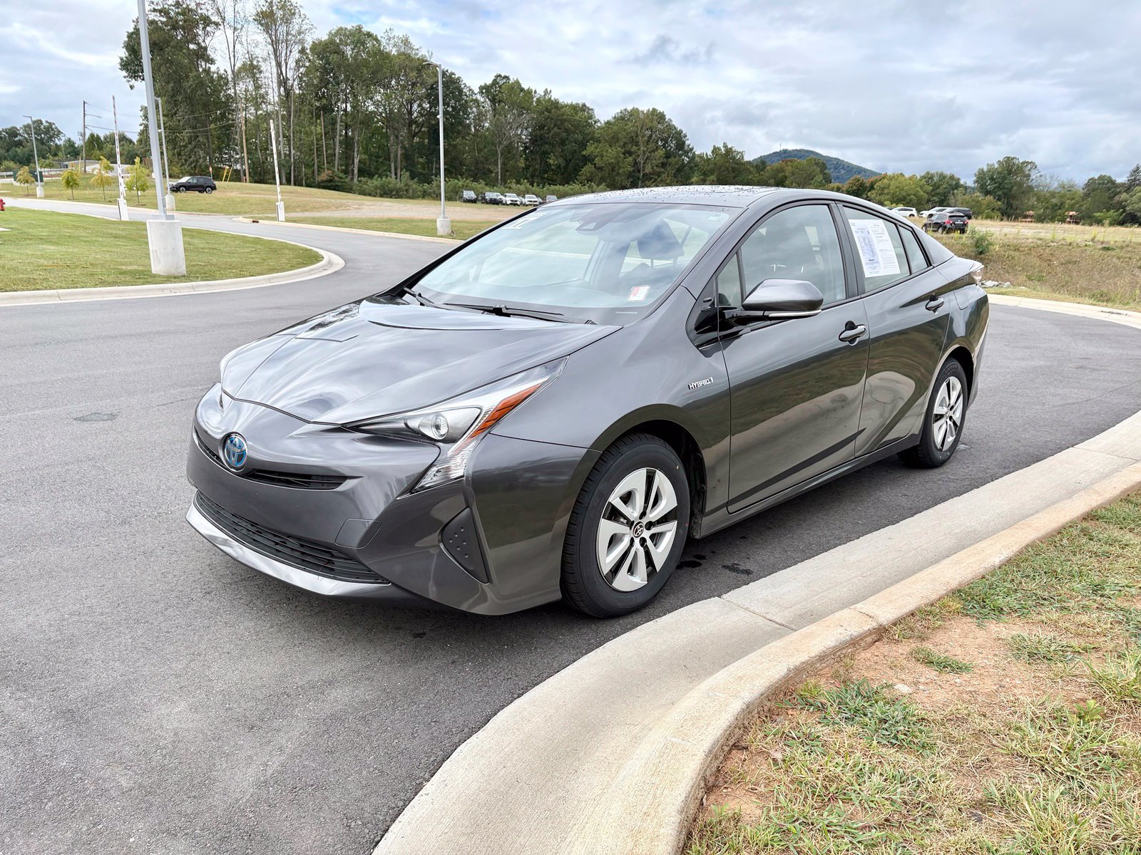 Used 2017 Toyota Prius Four w/ Advanced Technology Package FWD image 3