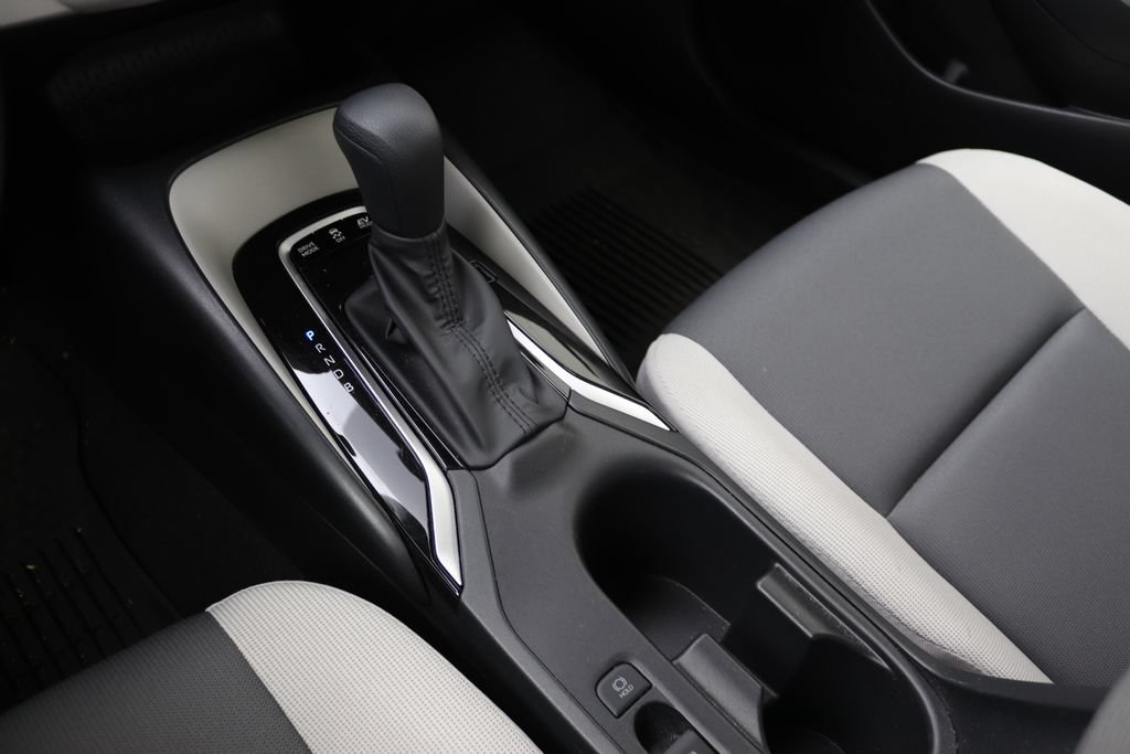Used 2025 Toyota Corolla LE FWD image 18