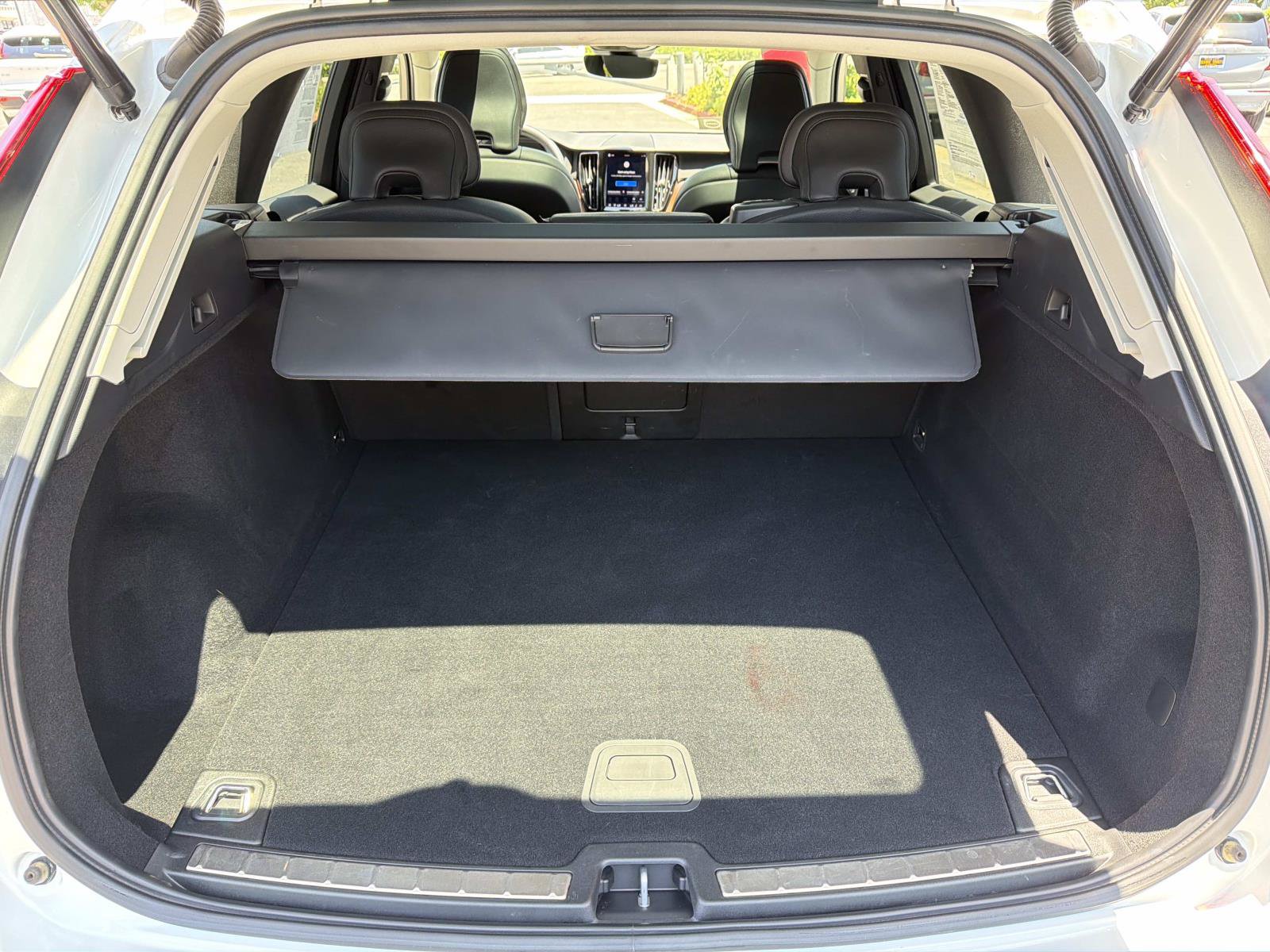 Certified 2023 Volvo XC60 B5 Plus AWD/4WD image 23