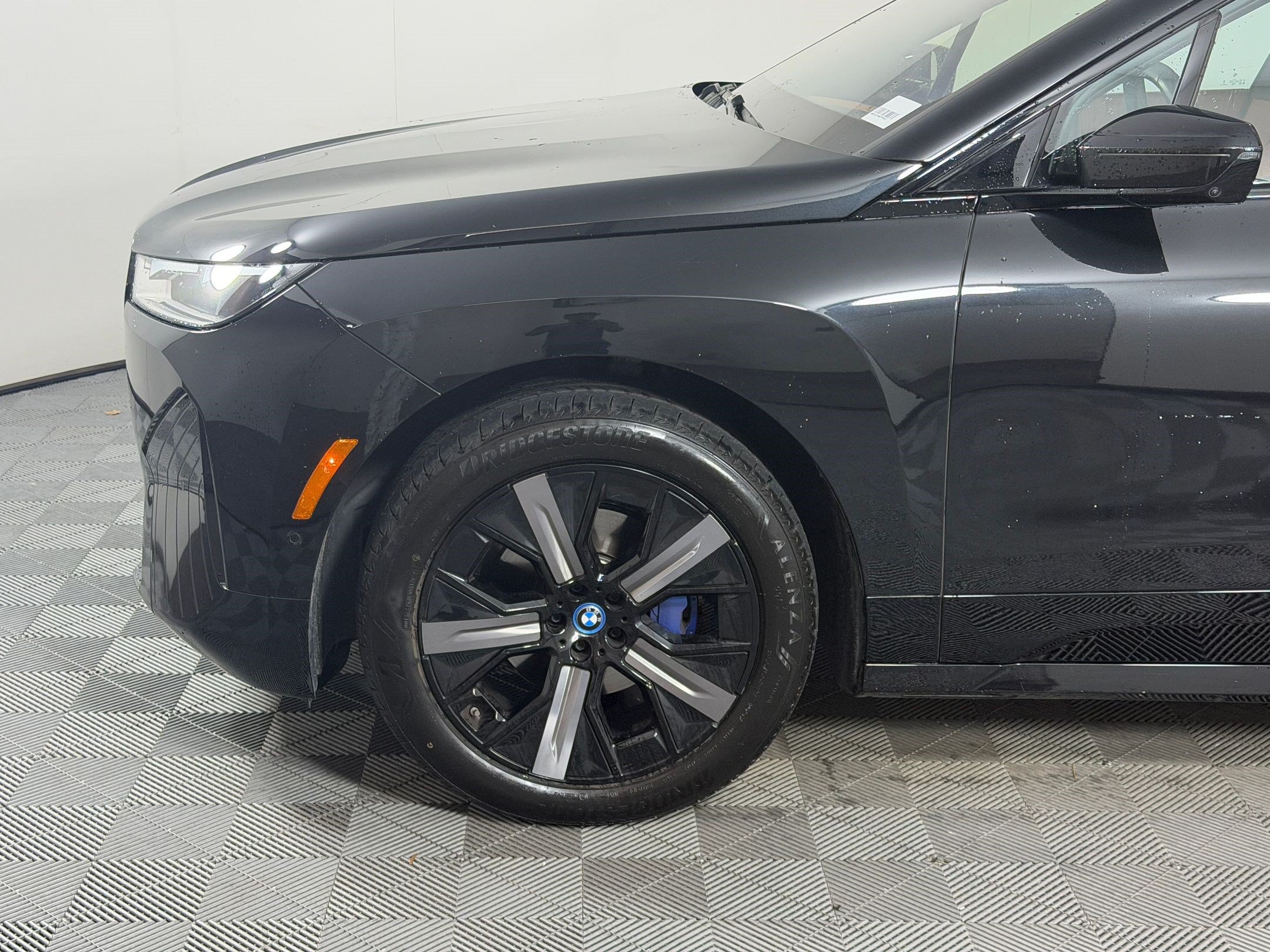 Used 2024 BMW iX xDrive50 w/ Premium Package AWD/4WD image 28