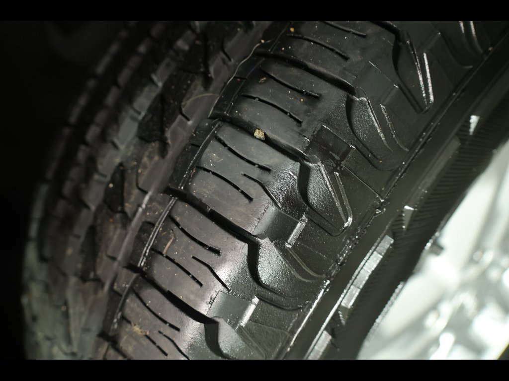 Used 2023 Jeep Grand Cherokee Laredo image 6