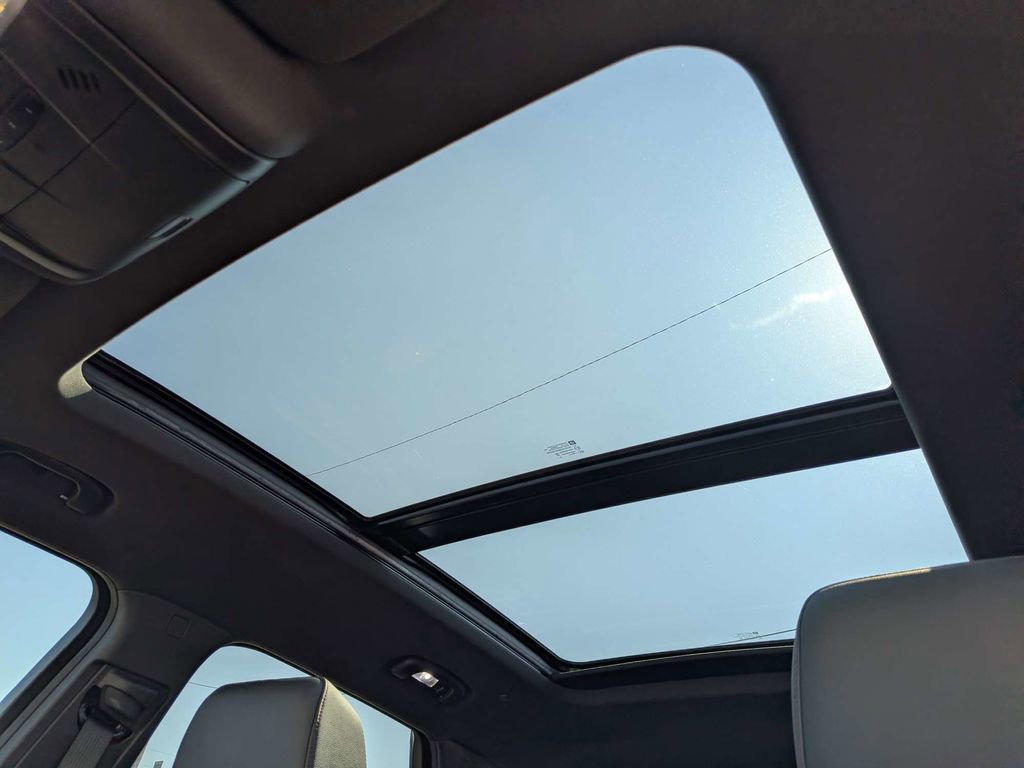 Used 2019 Chevrolet Blazer RS w/ Sun and Wheels Package AWD/4WD image 21