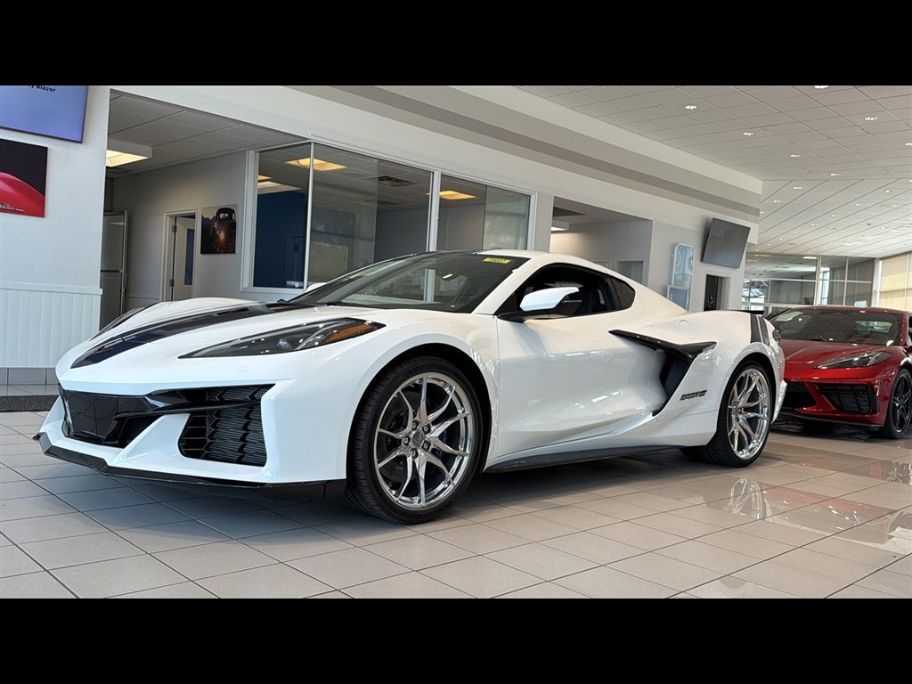 New 2027 Chevrolet Corvette Grand Sport RWD image 2