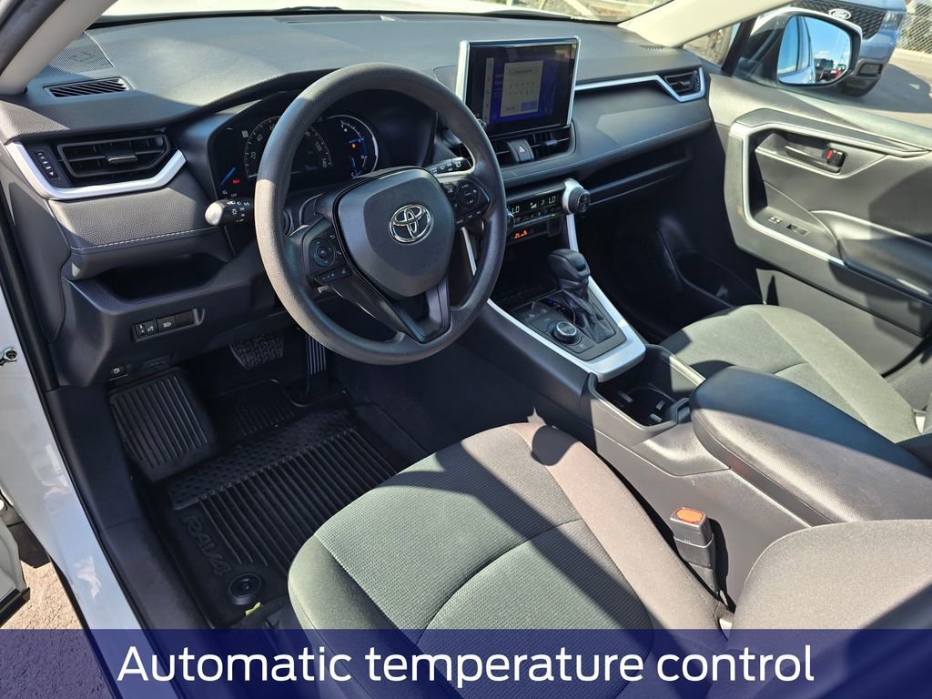 Used 2023 Toyota RAV4 LE AWD/4WD image 2