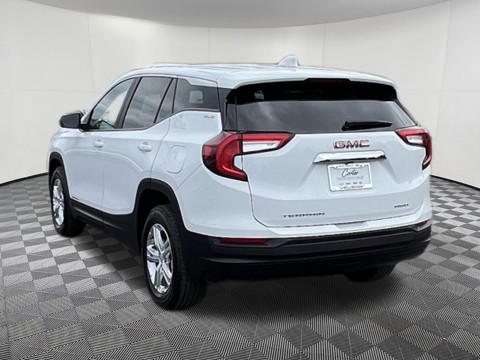 Used 2024 GMC Terrain SLE AWD/4WD image 4