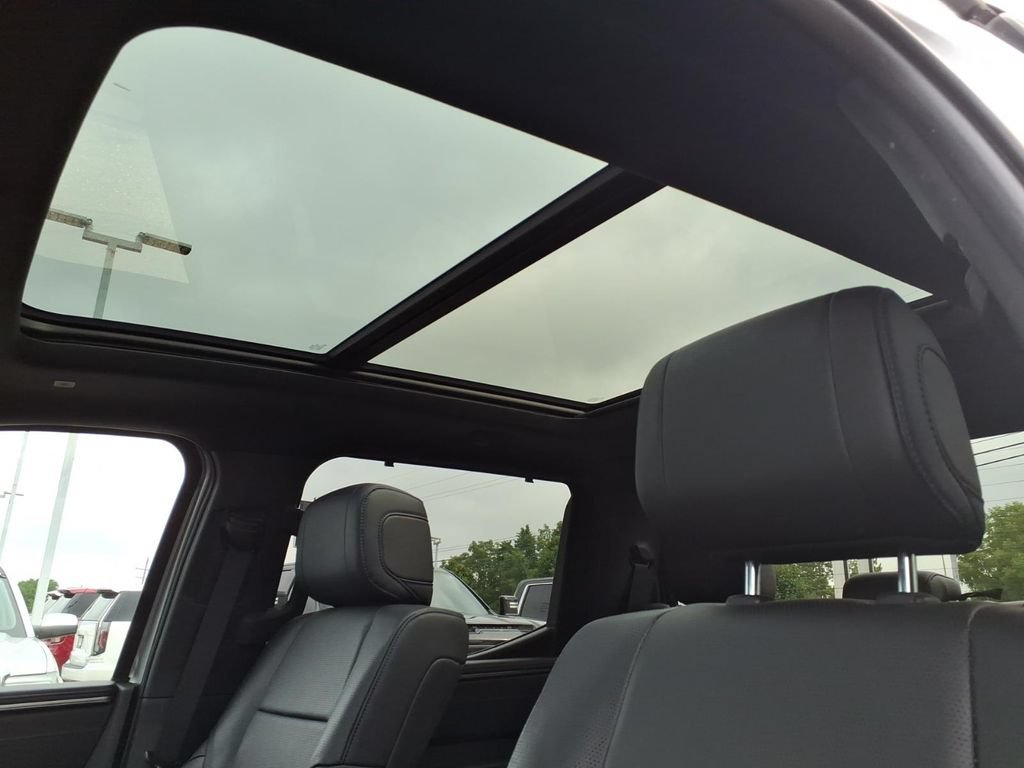 Used 2025 Toyota Tundra Platinum AWD/4WD image 13