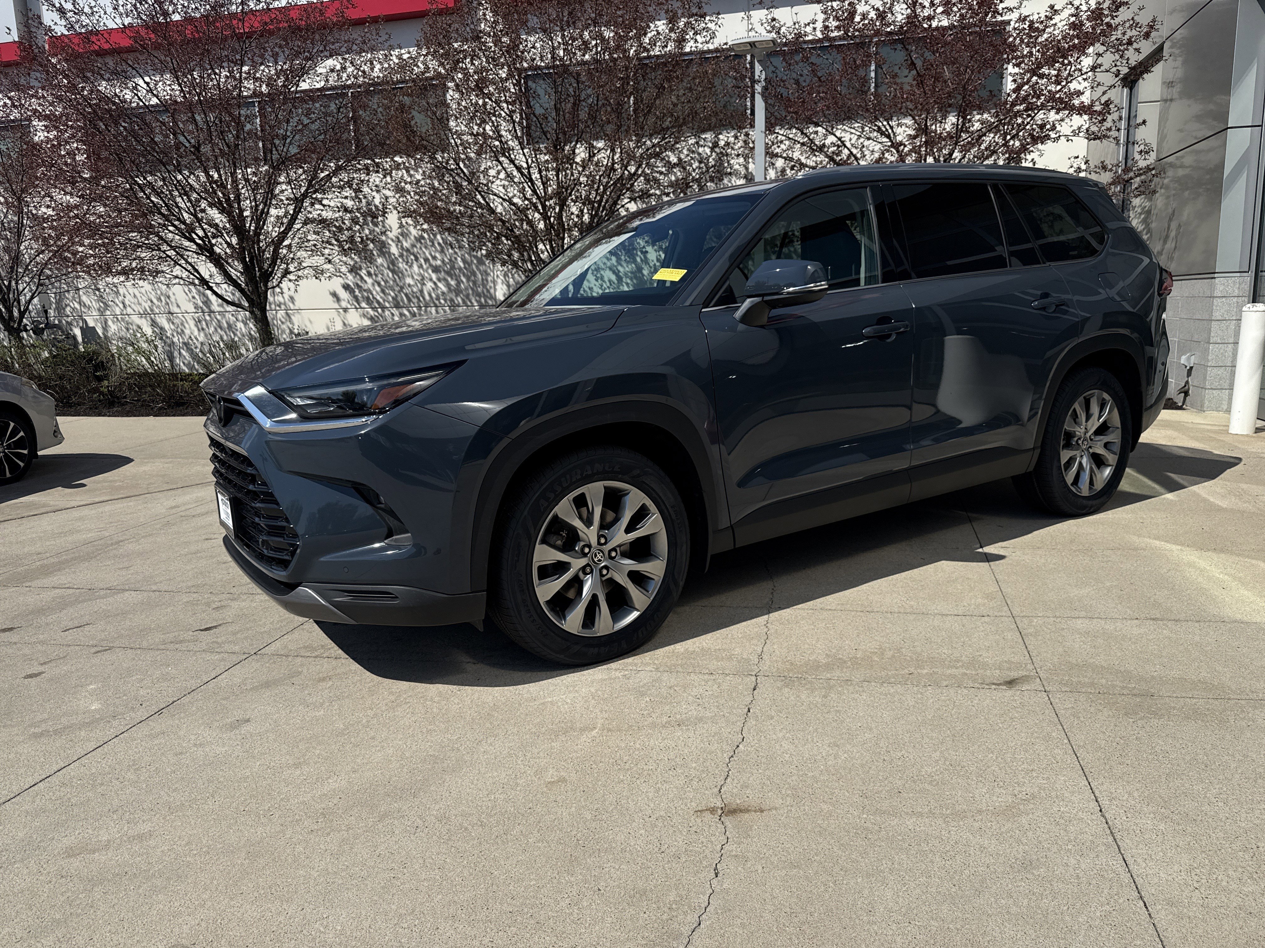 Used 2024 Toyota Grand Highlander AWD image 3