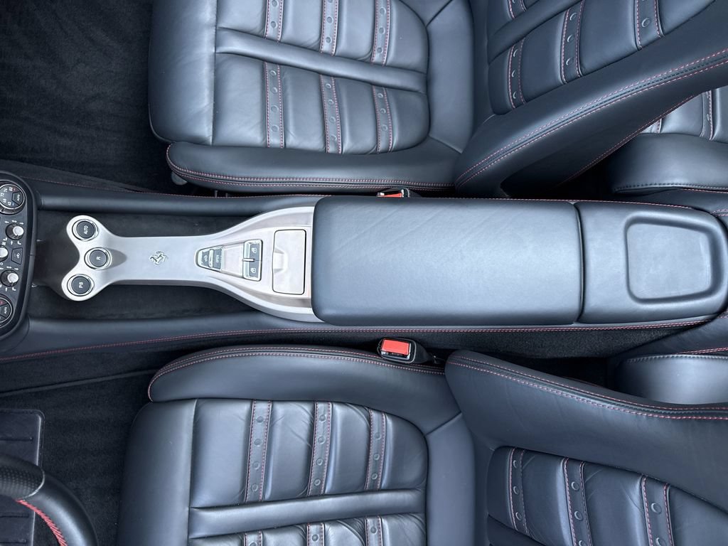 Used 2010 Ferrari California RWD image 21