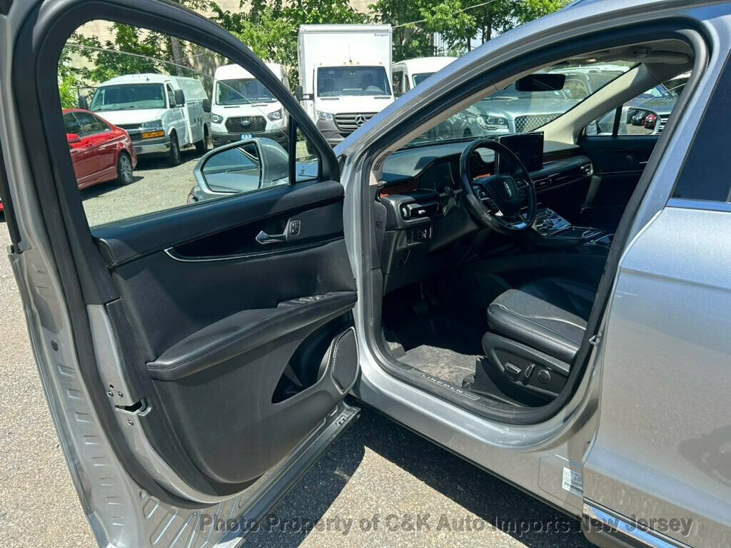 Used 2022 Lincoln Nautilus Reserve w/ Cargo Utility Package AWD/4WD image 25