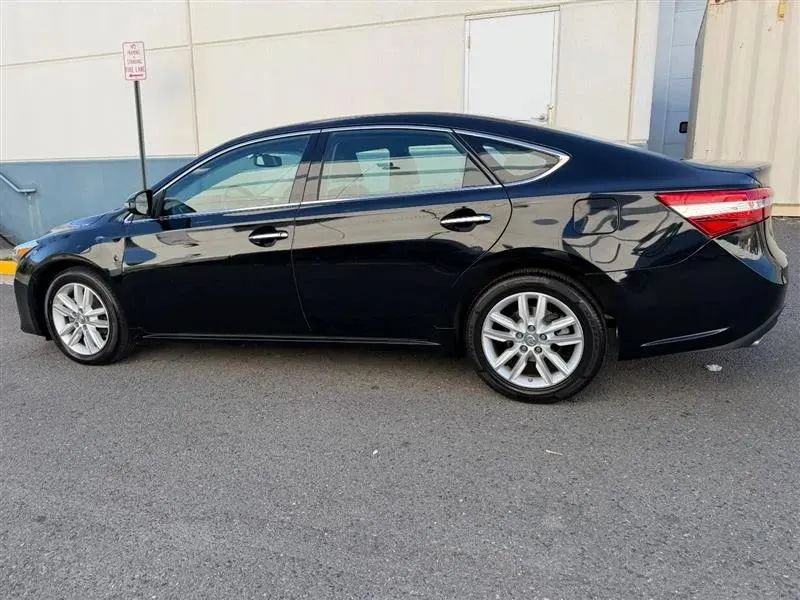 Used 2013 Toyota Avalon XLE Touring FWD image 9